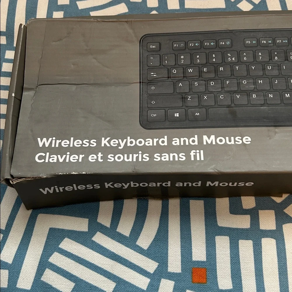 Wireless Keyboard and Mouse Set - Picture 2 of 4